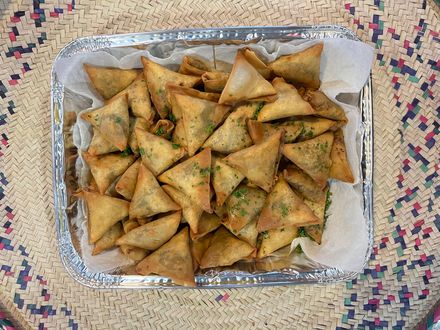 Medium Tray of Beef Sambosa